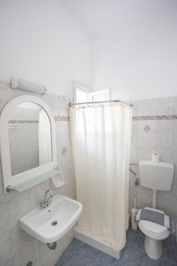 פארוס Louiza Hotel מראה חיצוני תמונה