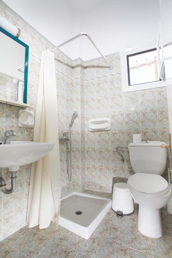 פארוס Louiza Hotel מראה חיצוני תמונה